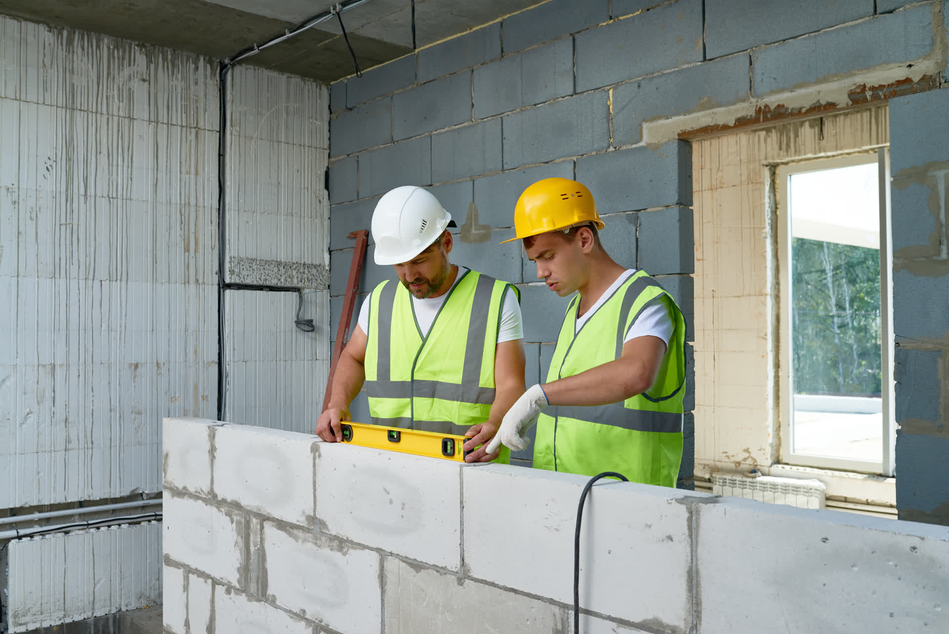 Construction_Workers_Building_Wall_high_resolution_602099